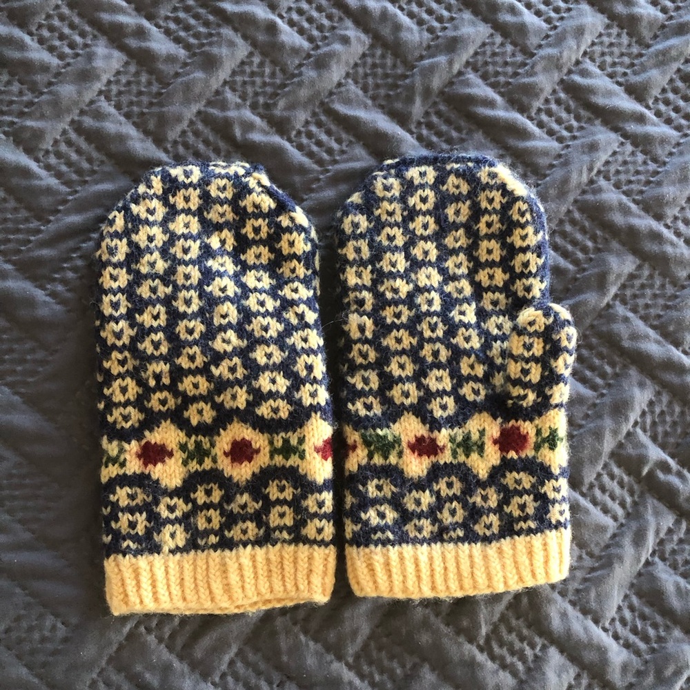 Handmade Gloves Polish Pottery design